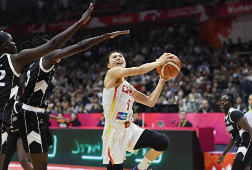 开云app官网-女篮10分险胜南苏丹，3人满分3人不及格，宫鲁鸣做对了两个选择